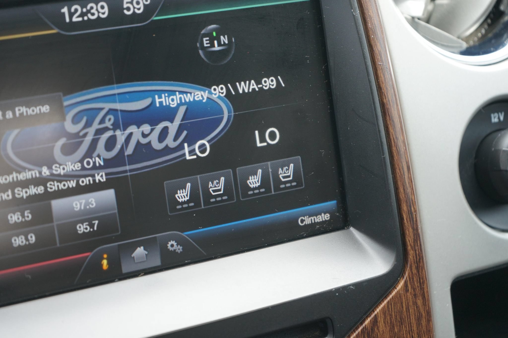 Used 2014 Ford F150 Lariat w/ Equipment Group 502A Luxury AWD/4WD image 25