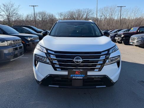 Used 2025 Nissan Rogue Platinum w/ Tech Package image 8