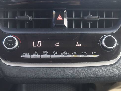 Used 2020 Toyota Corolla LE FWD image 11