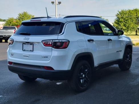Used 2023 Jeep Compass Latitude w/ Convenience Group AWD/4WD image 3