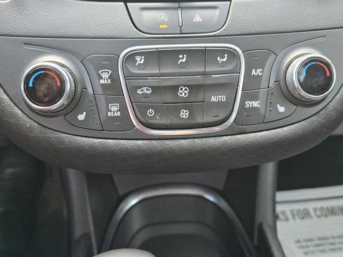 Used 2022 Chevrolet Malibu LT image 23