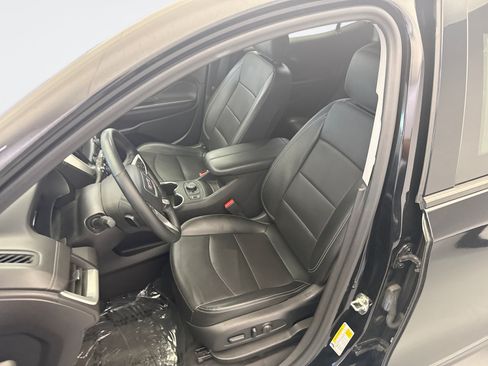 Used 2024 GMC Terrain SLT AWD/4WD image 11