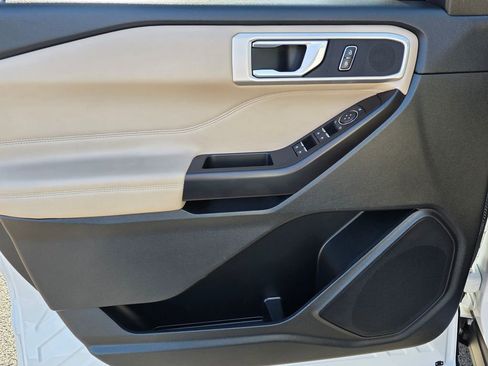 Used 2020 Ford Explorer XLT w/ Equipment Group 202A image 12