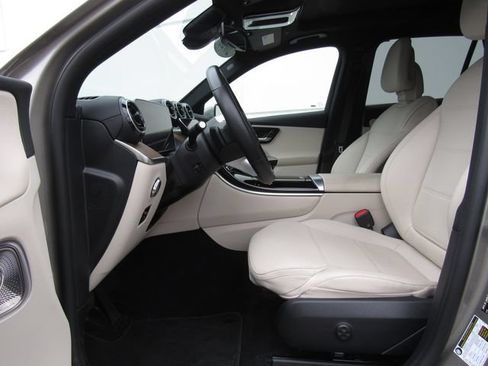 Used 2023 Mercedes-Benz GLC 300 4MATIC image 8