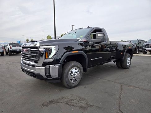 New 2026 GMC Sierra 3500 SLE image 2