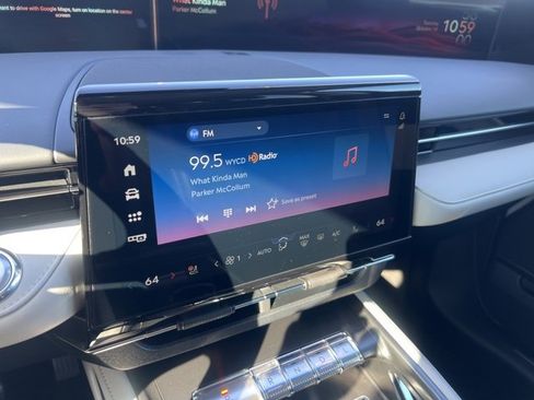 Used 2024 Lincoln Nautilus Premier image 10