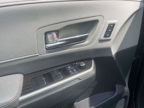 Used 2023 Toyota Sienna Limited AWD/4WD image 21