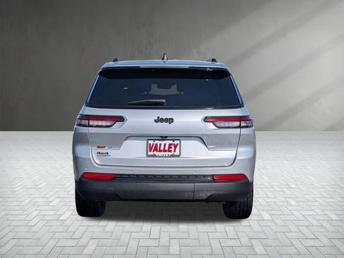 Used 2024 Jeep Grand Cherokee L Altitude AWD/4WD image 8