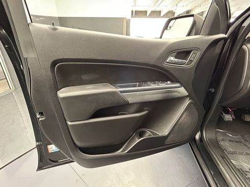 Used 2019 Chevrolet Colorado LT w/ LT Convenience Package RWD image 12