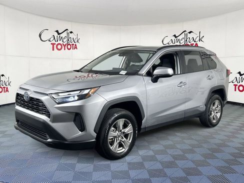 Used 2022 Toyota RAV4 XLE w/ Convenience Package image 2