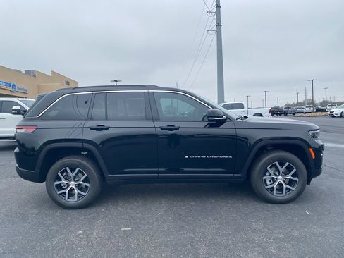 New 2025 Jeep Grand Cherokee Limited w/ Luxury Tech Group II image 8
