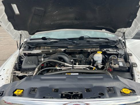 Used 2021 RAM 1500 Classic SLT AWD/4WD image 30