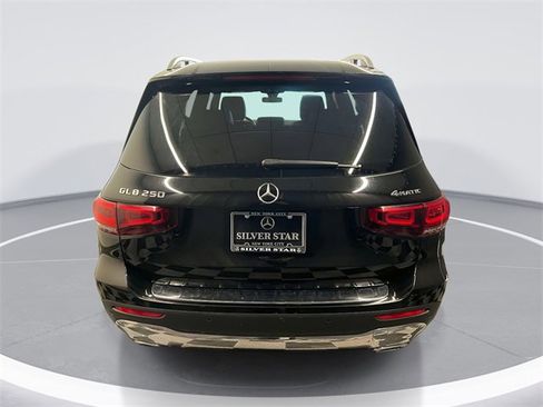 Used 2022 Mercedes-Benz GLB 250 4MATIC image 5