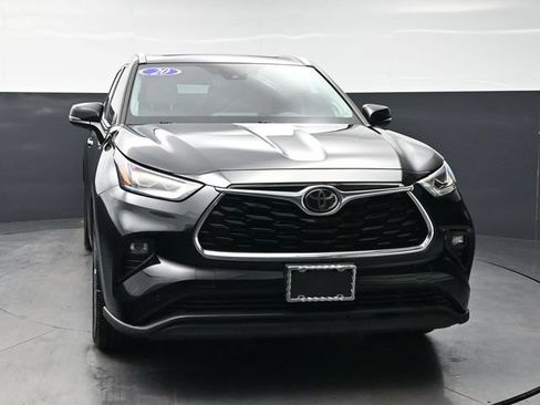 Used 2020 Toyota Highlander Limited FWD image 2