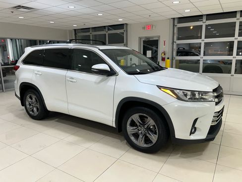 Used 2019 Toyota Highlander Limited Platinum w/ Carpet Mat Package (TMS) AWD/4WD image 1