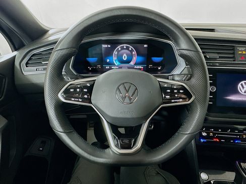 Certified 2022 Volkswagen Tiguan SE R-Line AWD/4WD image 11