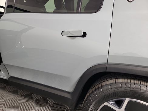 Used 2024 Rivian R1S Adventure AWD/4WD image 35