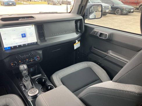 New 2025 Ford Bronco 4-Door image 21