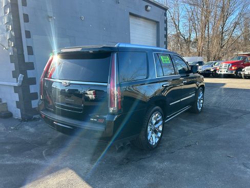 Used 2017 Cadillac Escalade Premium Luxury image 5