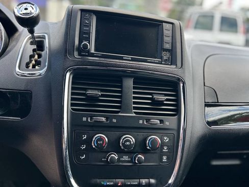Used 2015 Dodge Grand Caravan SE image 11