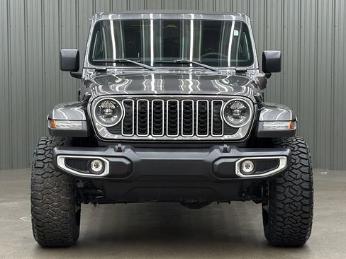 Used 2025 Jeep Wrangler Unlimited Sahara w/ Safety Group image 8