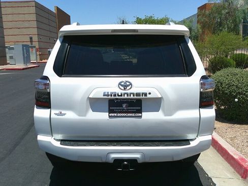 Used 2018 Toyota 4Runner SR5 Premium image 4