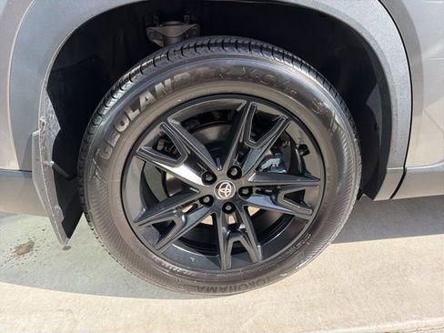 Used 2025 Toyota Grand Highlander AWD image 31