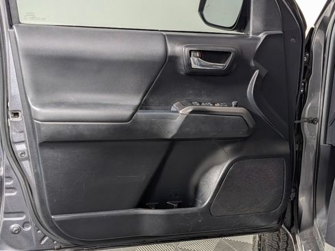 Used 2021 Toyota Tacoma TRD Off-Road w/ Technology Package AWD/4WD image 18