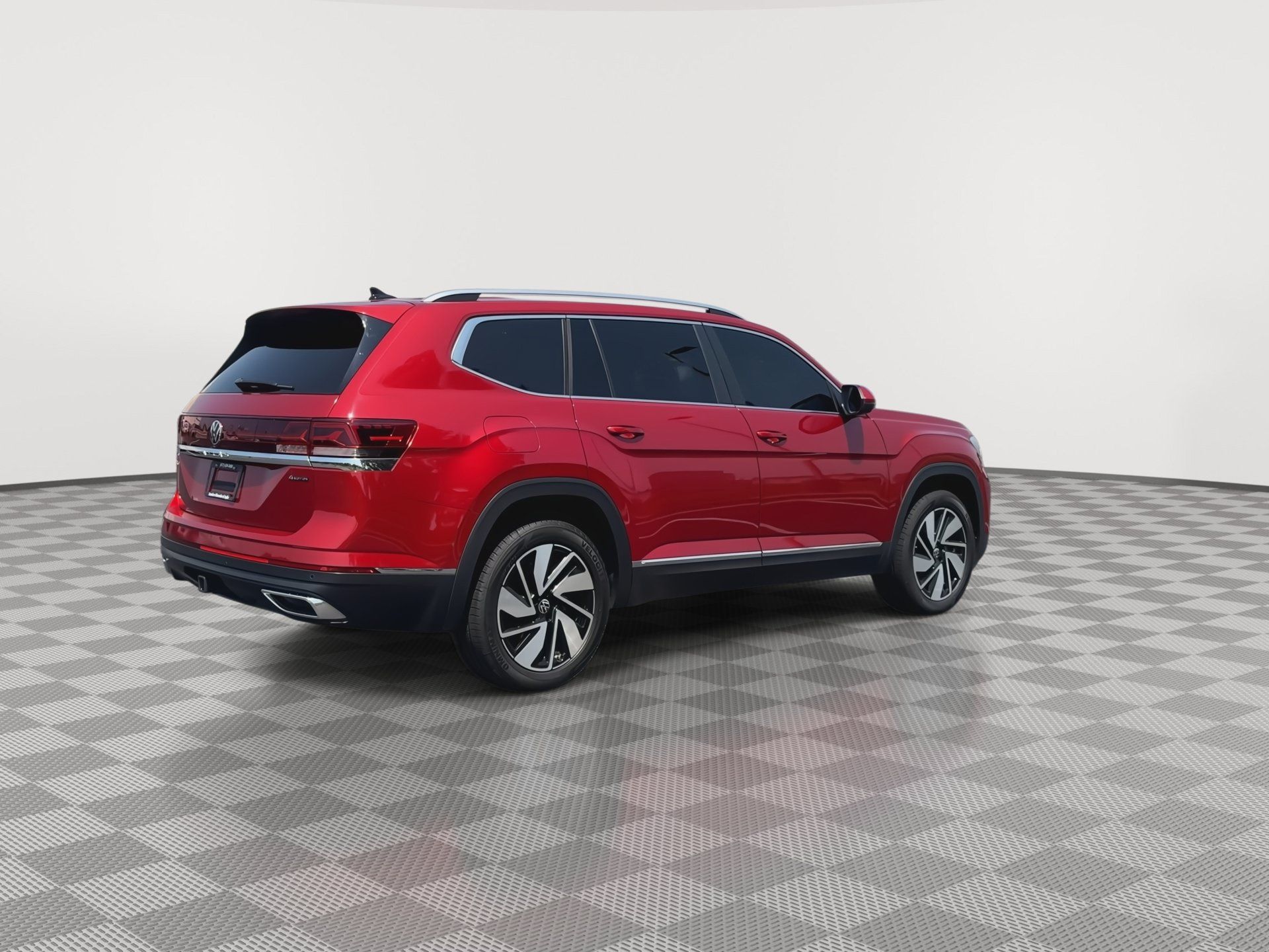 Used 2024 Volkswagen Atlas SEL AWD/4WD image 8