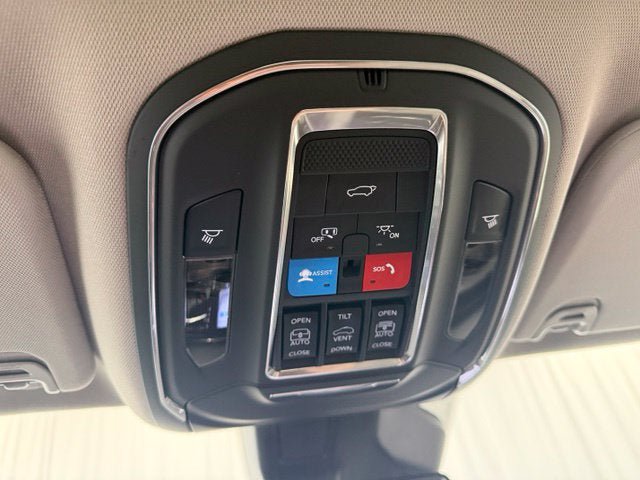 Used 2024 Jeep Wagoneer Series III w/ Premium Group I AWD/4WD image 15