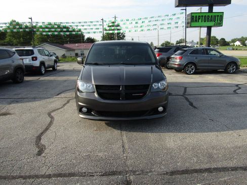 Used 2014 Dodge Grand Caravan SXT FWD image 2