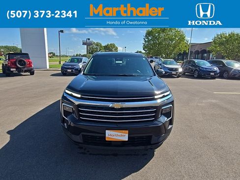 Used 2025 Chevrolet Traverse LT image 8