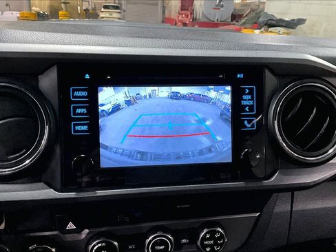 Used 2018 Toyota Tacoma TRD Sport w/ Technology Package image 26