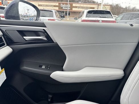 New 2025 Mitsubishi Outlander SE image 26