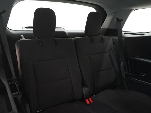 Used 2022 Ford Explorer XLT image 13