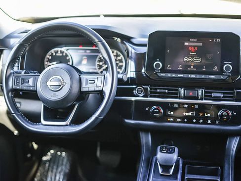 Used 2022 Nissan Pathfinder SV image 11