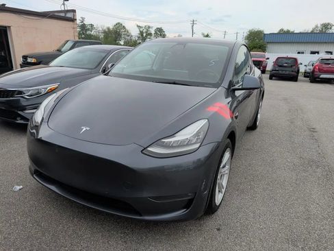 Used 2022 Tesla Model Y Long Range AWD/4WD image 27