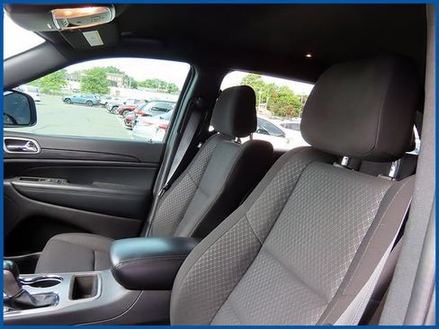 Certified 2021 Jeep Grand Cherokee Laredo w/ Security & Convenience Group AWD/4WD image 13