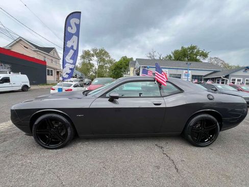Used 2017 Dodge Challenger R/T RWD image 6