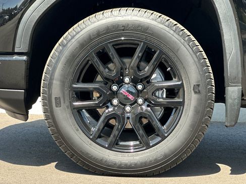 Used 2024 GMC Sierra 1500 Pro w/ Graphite Edition AWD/4WD image 35