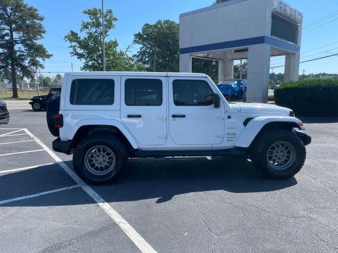Used 2022 Jeep Wrangler Unlimited Sahara w/ Cold Weather Group AWD/4WD image 6
