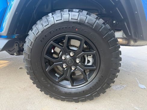 Used 2025 Jeep Gladiator Sport AWD/4WD image 34