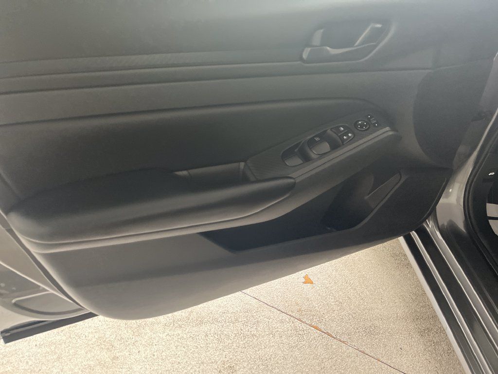 Used 2025 Nissan Altima 2.5 S FWD image 11
