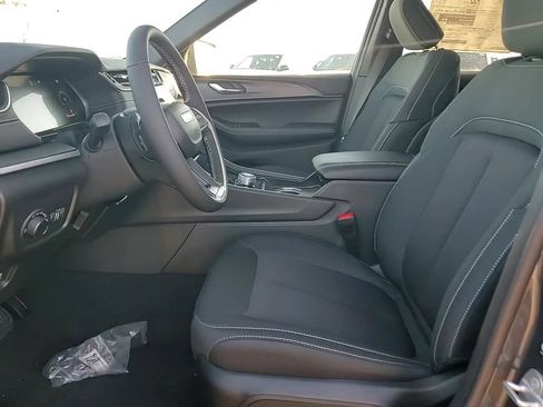 New 2025 Jeep Grand Cherokee Laredo X w/ Luxury Tech Group I image 11