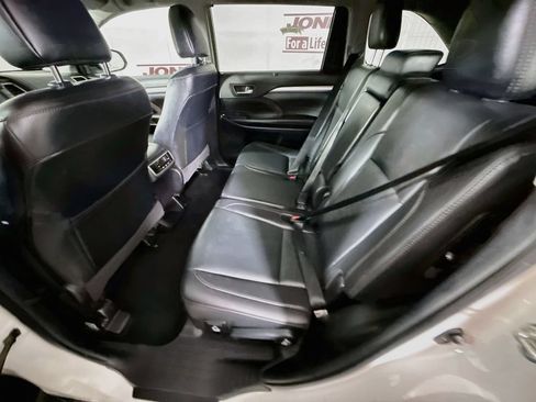 Certified 2019 Toyota Highlander XLE AWD/4WD image 29