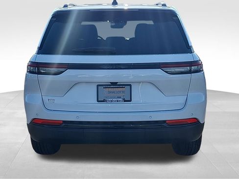 New 2025 Jeep Grand Cherokee Altitude image 17