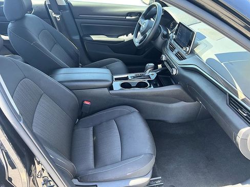 Certified 2024 Nissan Altima 2.5 SV FWD image 17