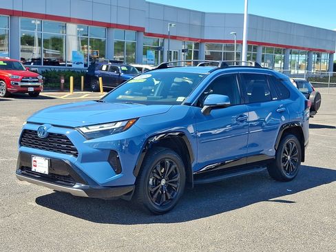 Used 2023 Toyota RAV4 SE w/ SE Grade Weather Package AWD/4WD image 3
