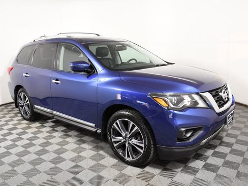 Used 2017 Nissan Pathfinder Platinum w/ Family Entertainment Package AWD/4WD image 8