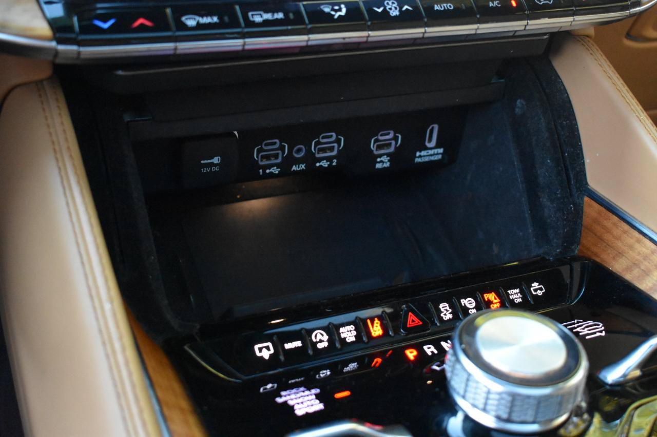 Used 2023 Jeep Grand Wagoneer L Series III w/ Rear Seat Video Group 1 AWD/4WD image 47